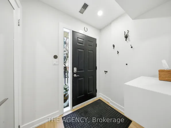 208 Niagara St #26, Toronto, ON M6J 3W5