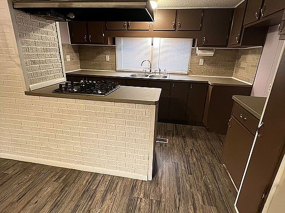 3rd image of 93 Jenny Ln