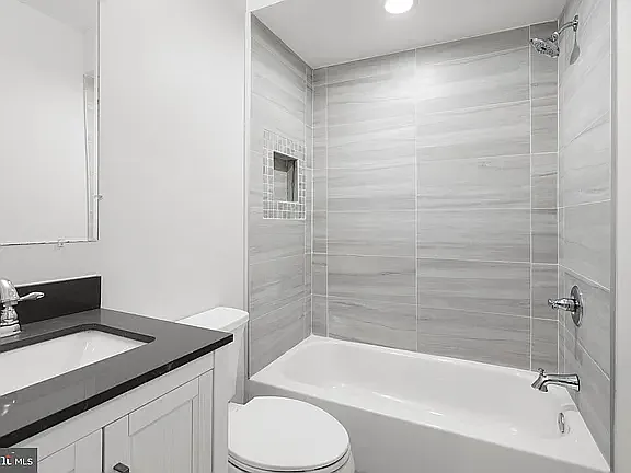 2 bed, 663 sqft, $2,200 — Photo 4