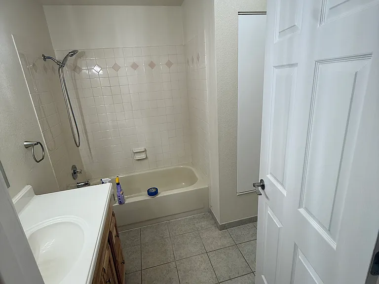 210 E Spruce Ave #B — Photo 7