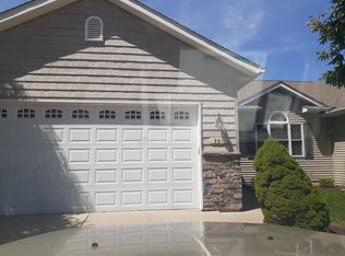 921 8th Street Dr, Moline, IL 61265