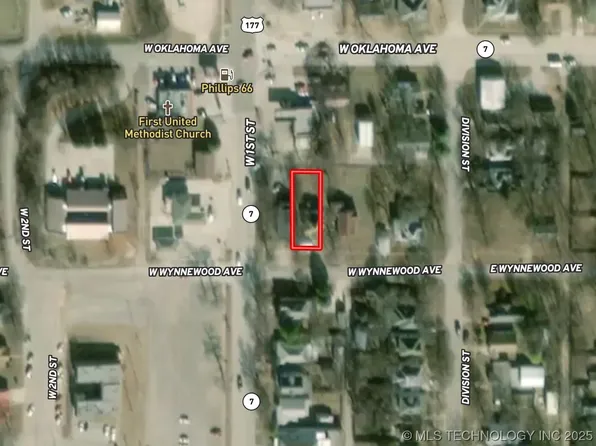 18 W Wynnewood Ave, Sulphur, OK 73086