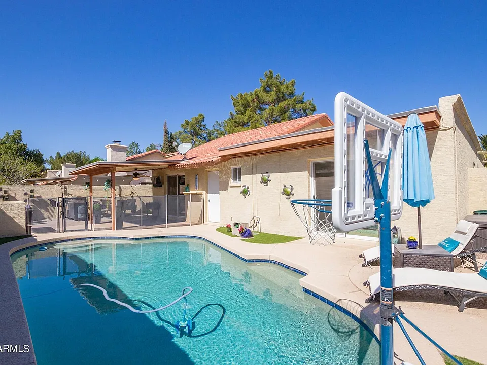311 E Pinon Way