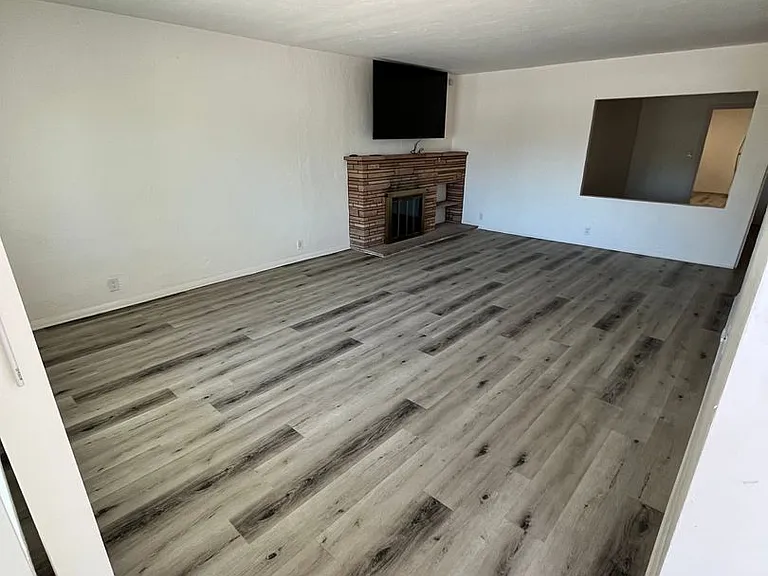 2220 E Grant Rd — Photo 12