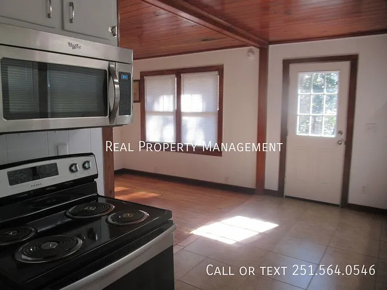 3412 Laverne Dr E — Photo 6