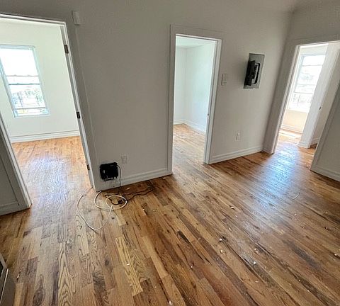 4th image of 401 Beach 44th St #2