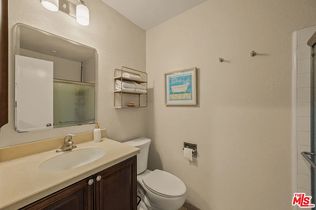 4 bed, 3.0 bath, $7,200 — Photo 3
