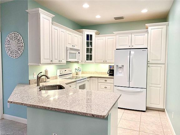 4th image of 2110 Cay Lagoon Dr APT 123