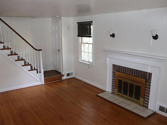 2nd image of 28 W Salisbury Dr