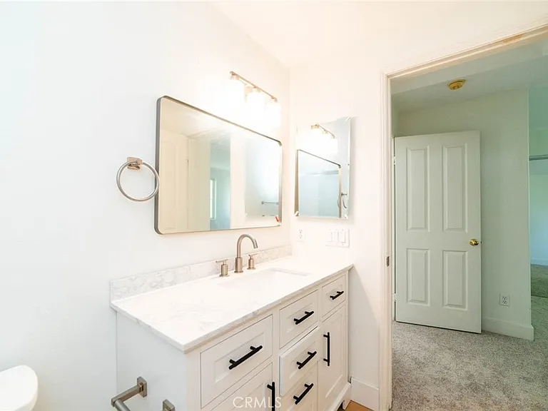 206 Garden Gate Ln — Photo 32