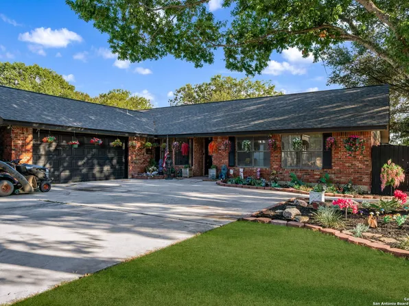 111 Santa Anna, Seguin, TX 78155