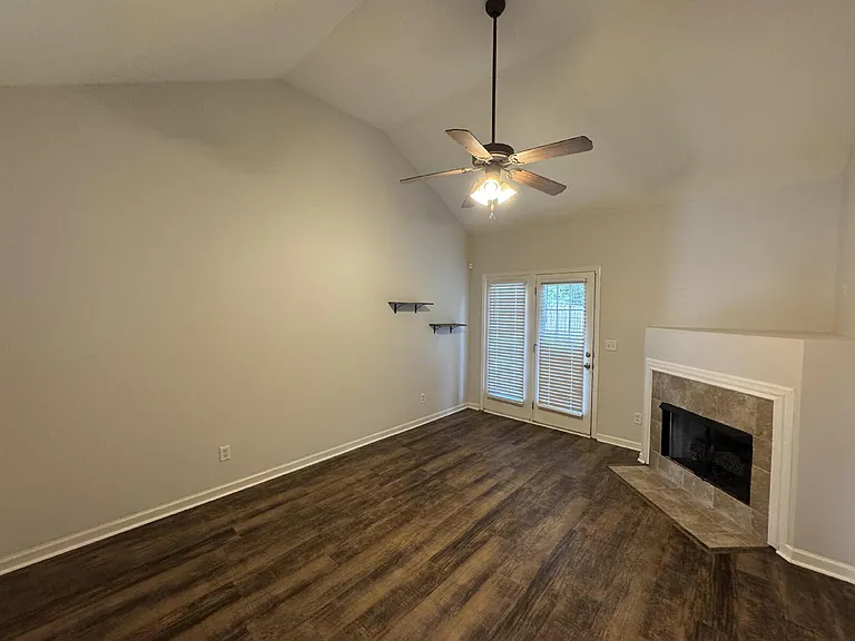 5901 Southwood Pkwy — Photo 10