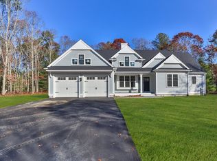 28 Yardarm Dr, Mashpee, MA 02649