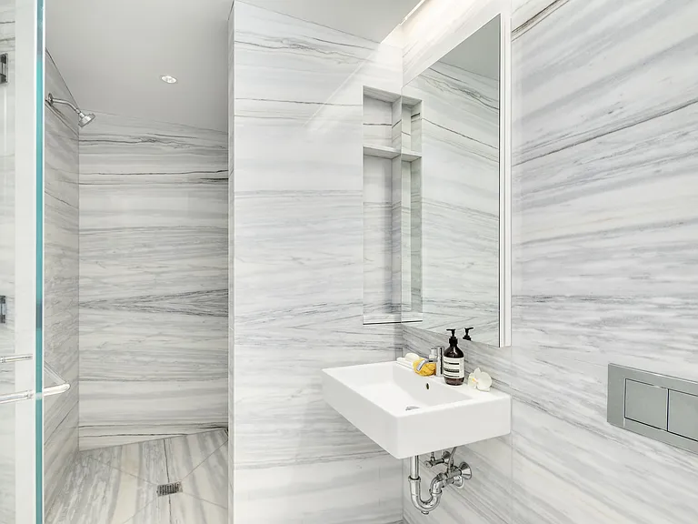 515 W 23rd St #11 — Photo 20