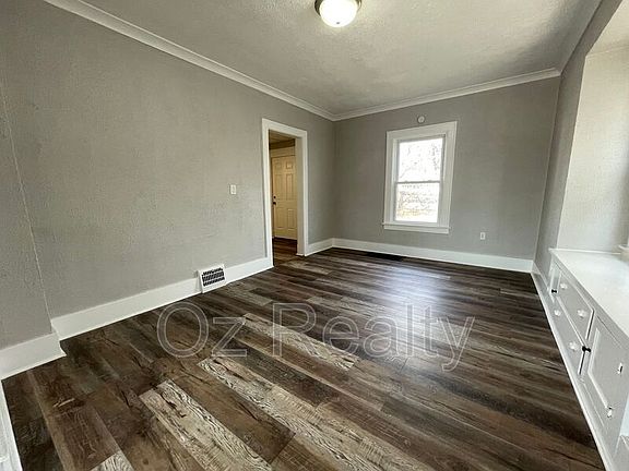 3rd image of 1117 Varland Ave