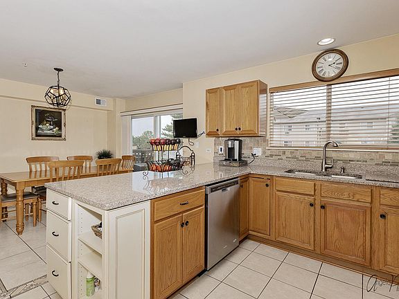 4th image of 675 Fountainview Dr