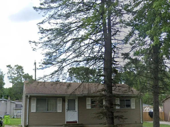 4914 Lake Grove Dr N, White Lake, MI 48383