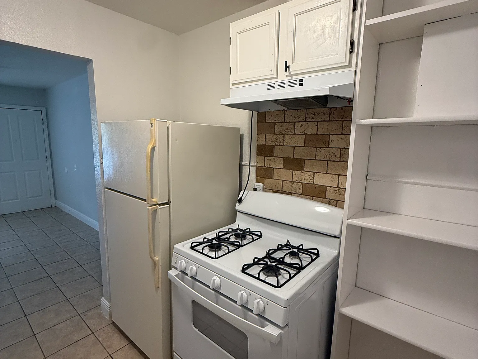 2 bed, 600 sqft, $1,100 — Photo 3