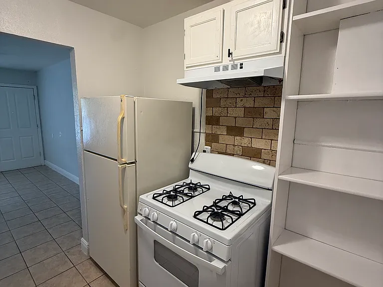 600-602 Ellor Dr — Photo 3