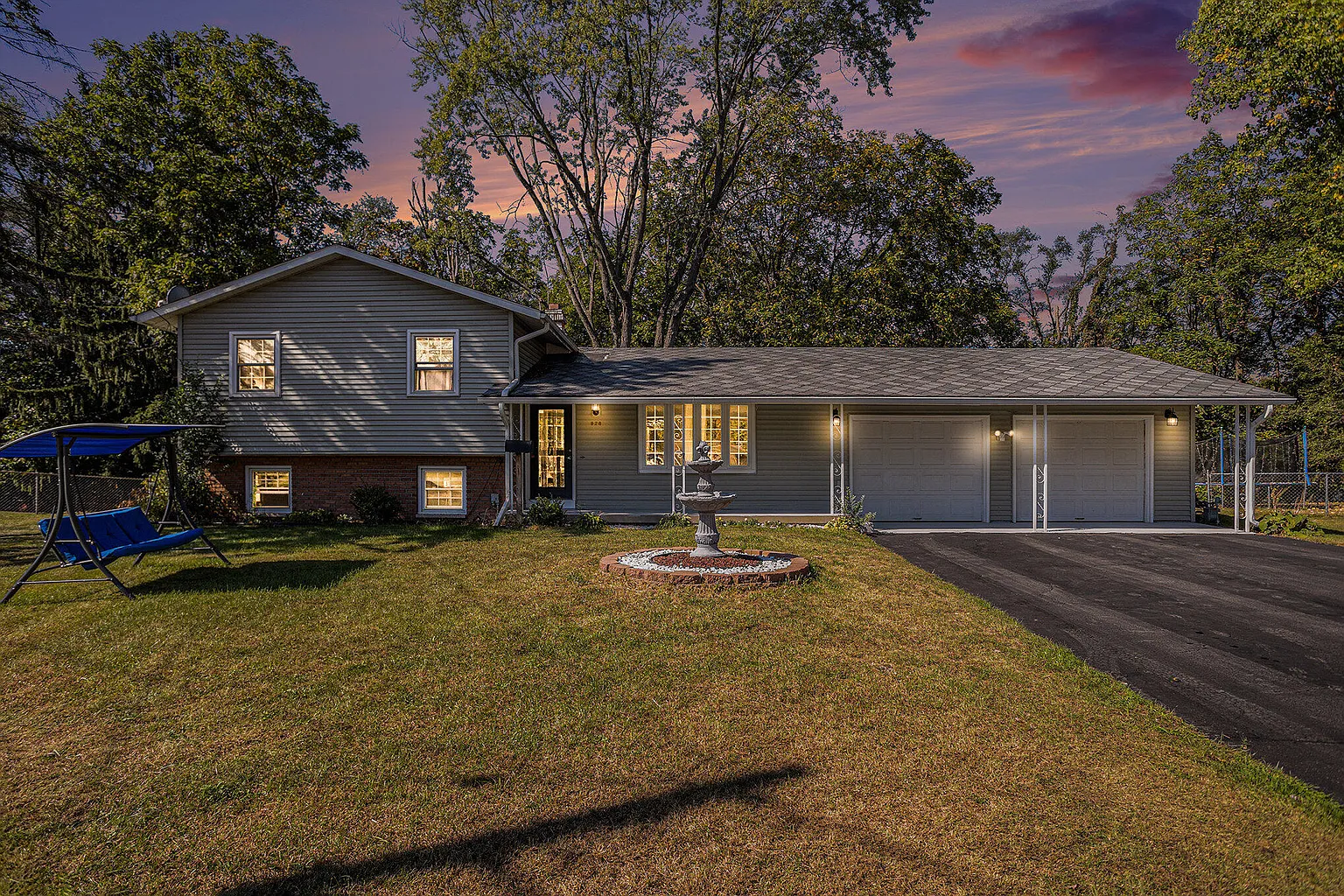 928 Glencroft Ln photo 1