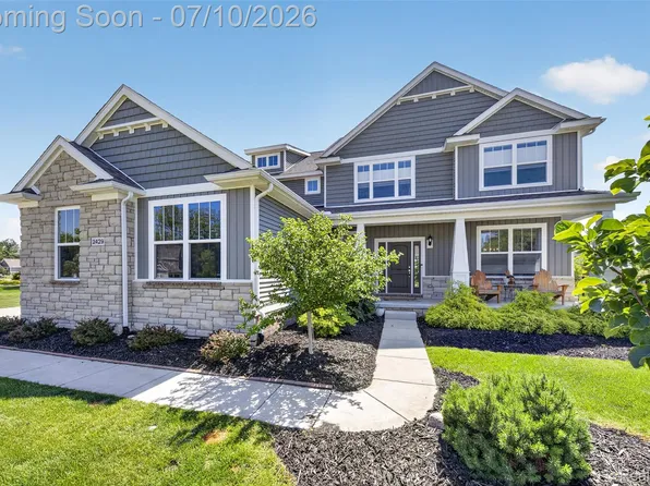 2429 Walnut View Dr, Howell, MI 48843