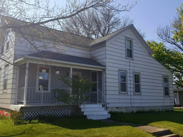 1220 Hickory St, Cleveland, WI 53015