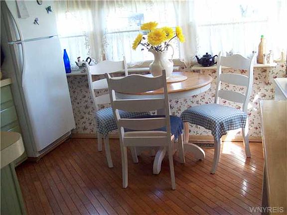 5th image of 21 Estelle Dr