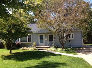 636 Flanders St, Chelsea, MI 48118