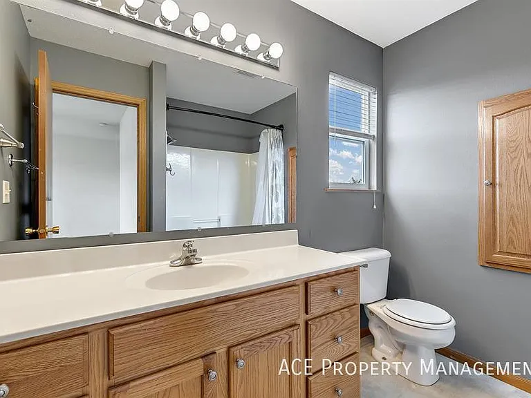 8563 Stables Dr — Photo 8