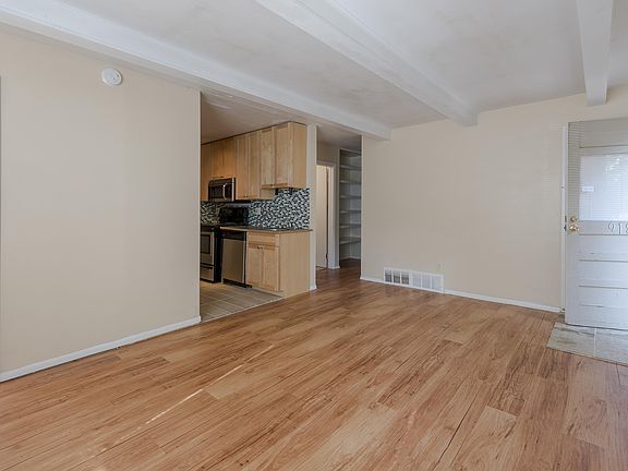 4th image of 918 13th St APT A