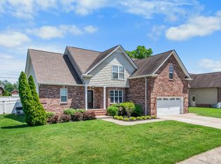 677 Richards Dr, Clarksville, TN 37043