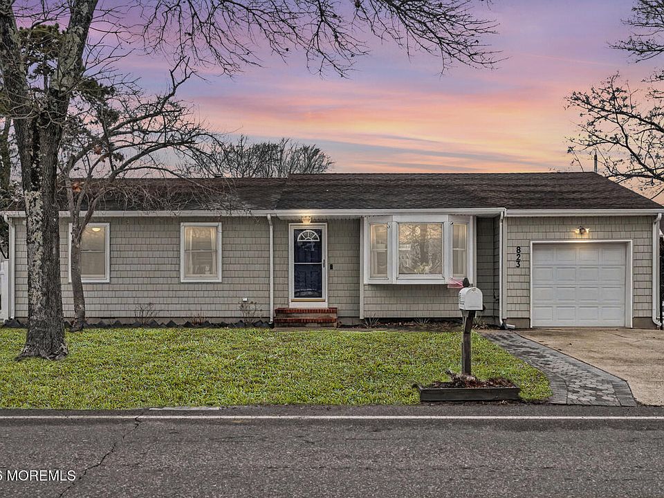 1st image of 823 Maple Avenue