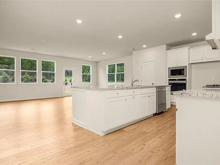 410 Point Place Dr — Photo 4