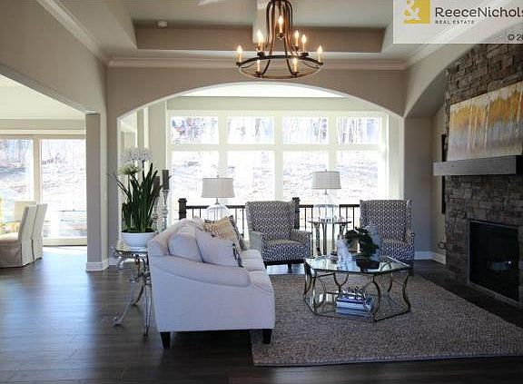 Open Plan with Hardwoods!