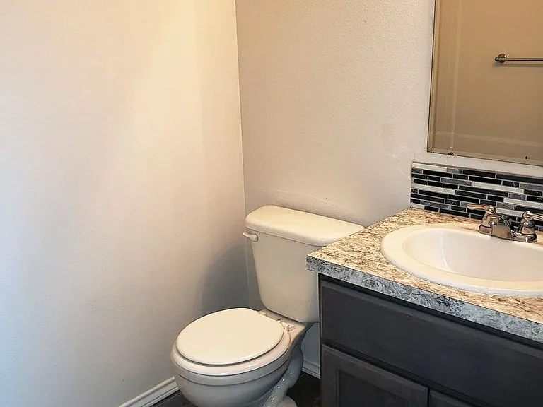10463 Henrys Lake Dr — Photo 16