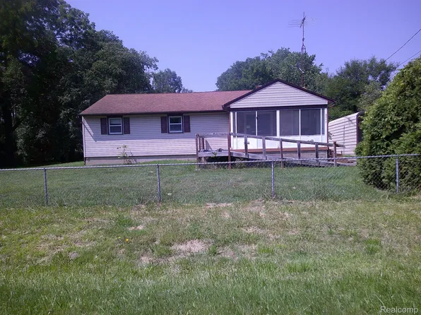 8045 Benson Rd, Mount Morris, MI 48458