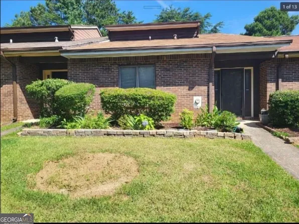 1481 Stoneleigh Cir, Stone Mountain, GA 30088