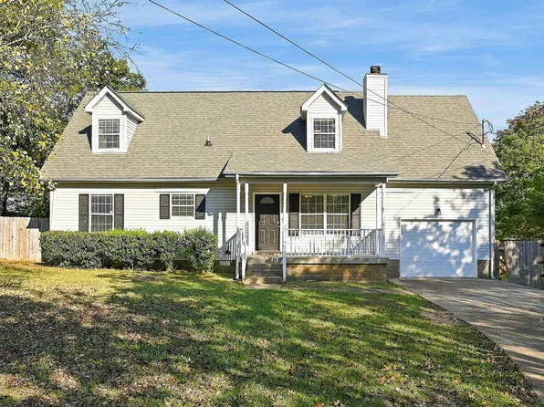 386 Park Ct E, La Vergne, TN 37086