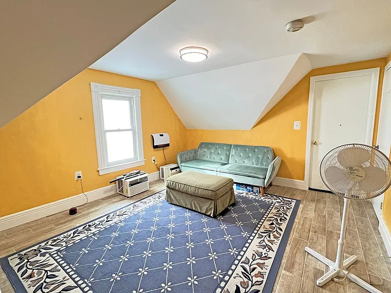 51 Acushnet Ave — Photo 27
