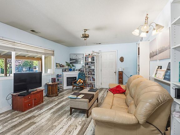 4th image of 8461 Uva Drive