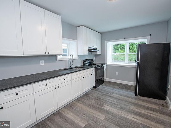 4th image of 225 Old Soldiers Rd Unit B