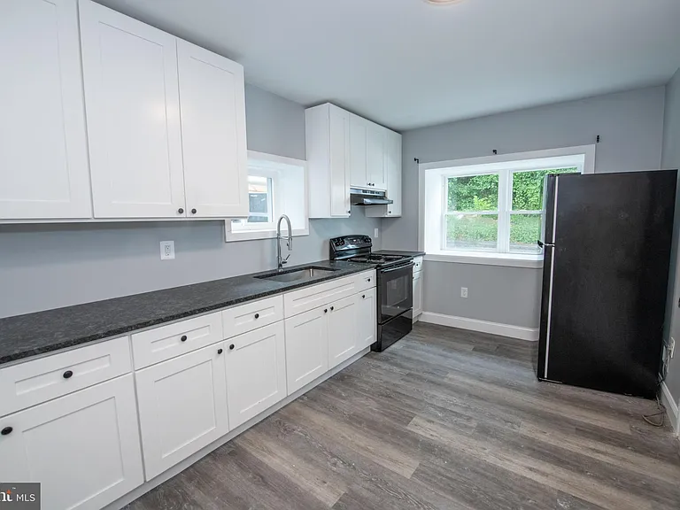 225 Old Soldiers Rd #B — Photo 4