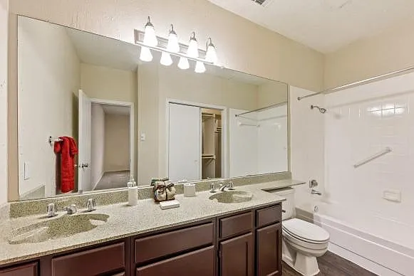 Covington Pointe — Photo 2