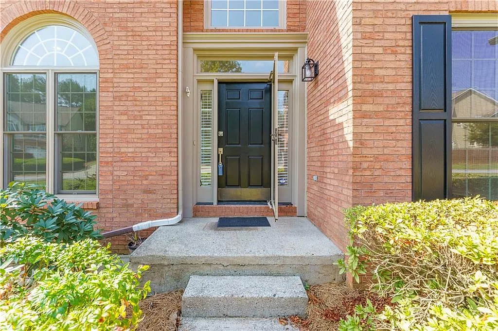 4 bed, 3.0 bath, 2467 sqft, $3,200 — Photo 4