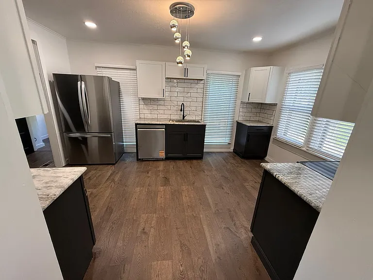 317 E Duffy St — Photo 7