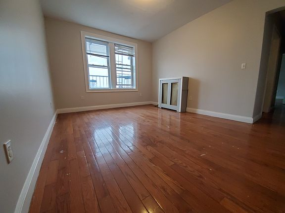 3rd image of 169 Manhattan Ave #47E