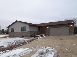 46707 Dorothy Dr, Sioux Falls, SD 57107