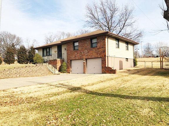 3rd image of 4011 S Leslie Ave
