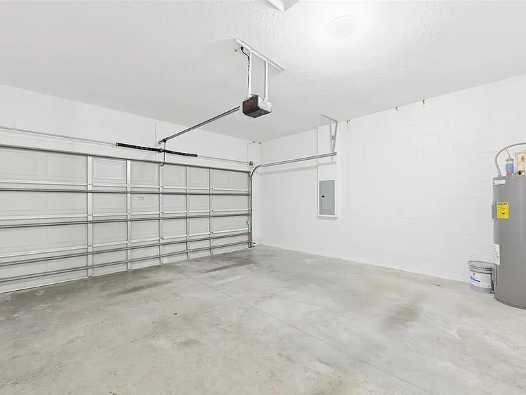 304 Begonia Ct — Photo 30