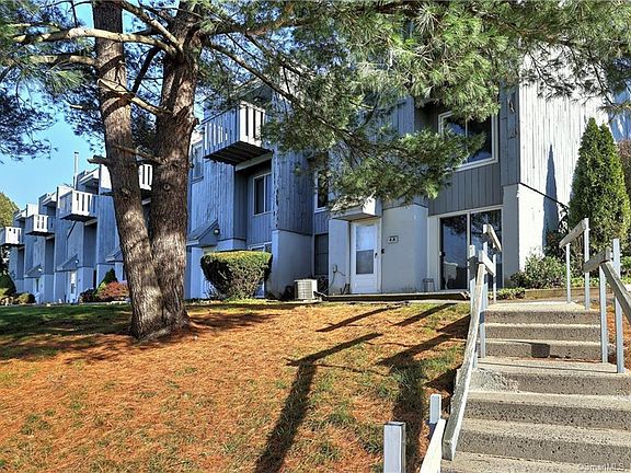 3rd image of 4 Birch Ln Unit A